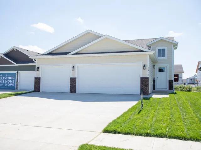 $383,323 | 1482 66th Avenue South, Fargo, ND 58104