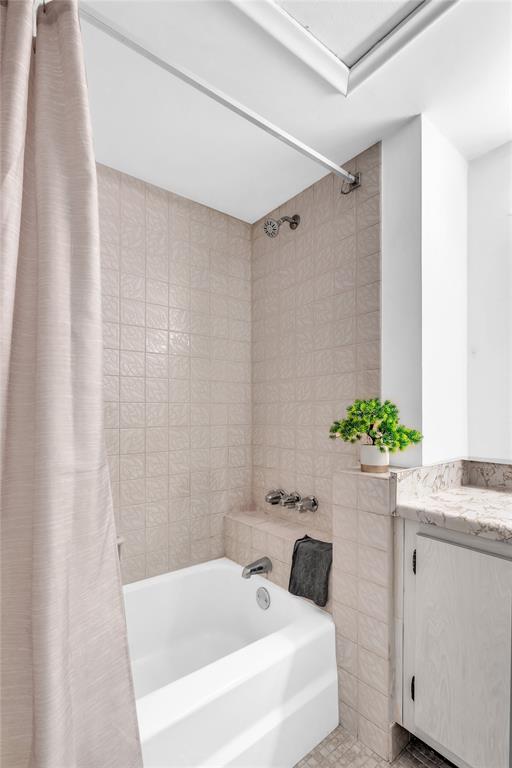 1950 North Andrews Avenue, Unit 210D Wilton Manors, FL 33305 - Photo 35 of 52 a bathroom with a sink and a bathtub