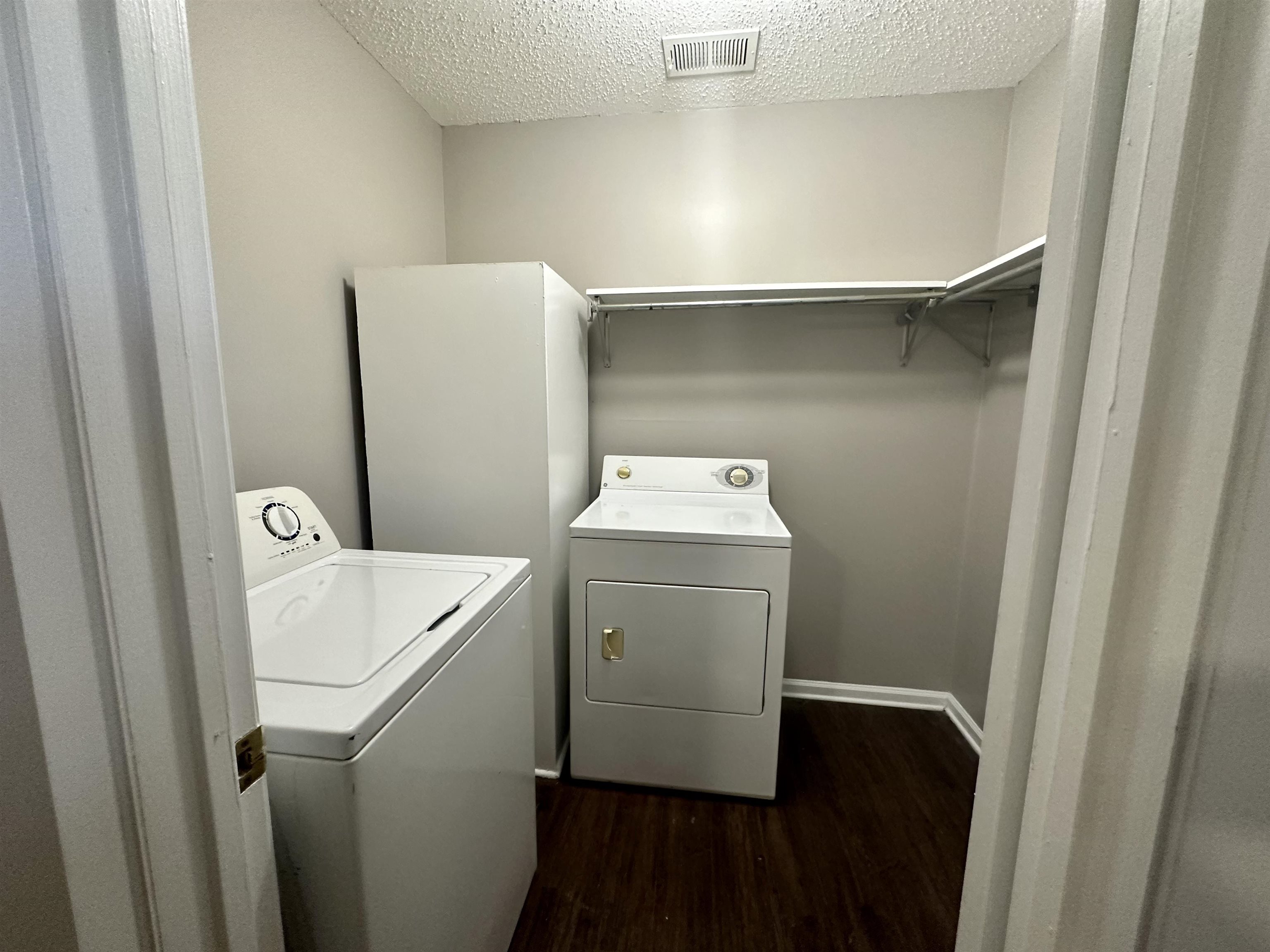 296 Glencoe Road Memphis, TN 38109 - Photo 9 of 18 a utility room with dryer and washer