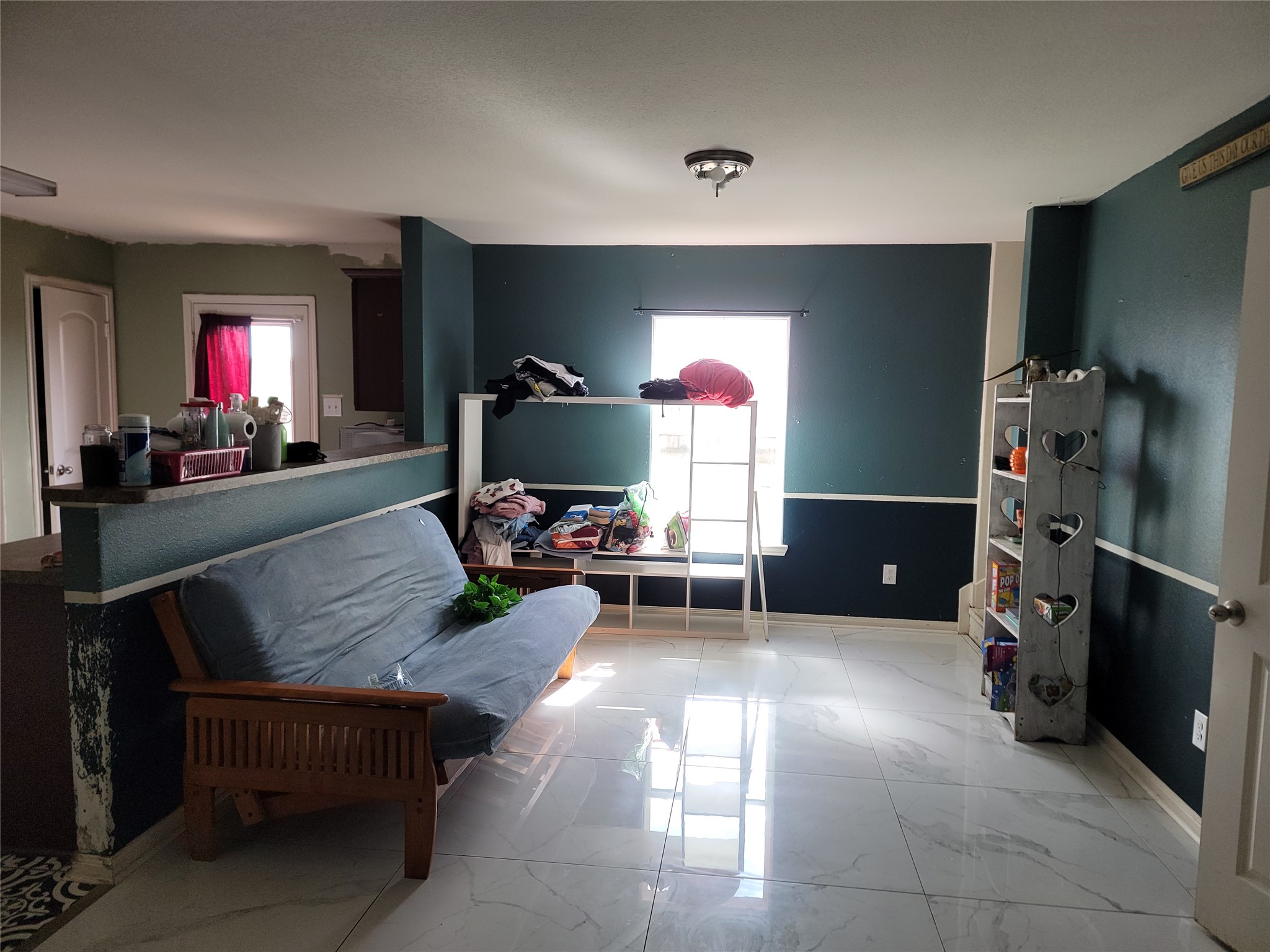6030 Horizon Sky Road Cove, TX 77523 - Photo 4 of 12 a living room with furniture and a flat screen tv