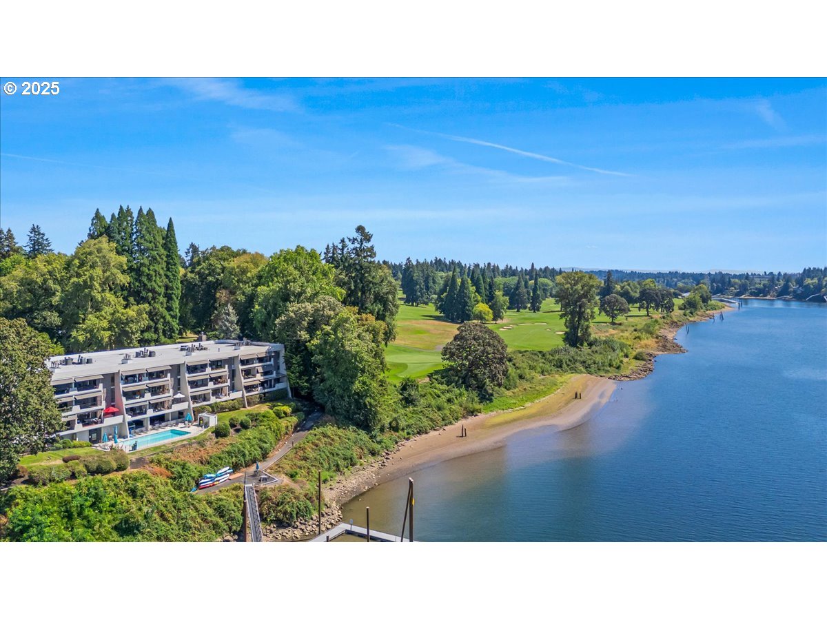 790 Southeast Webber Street, Unit 305 Portland, OR 97202 - Photo 3 of 30 a black and white photo of a city