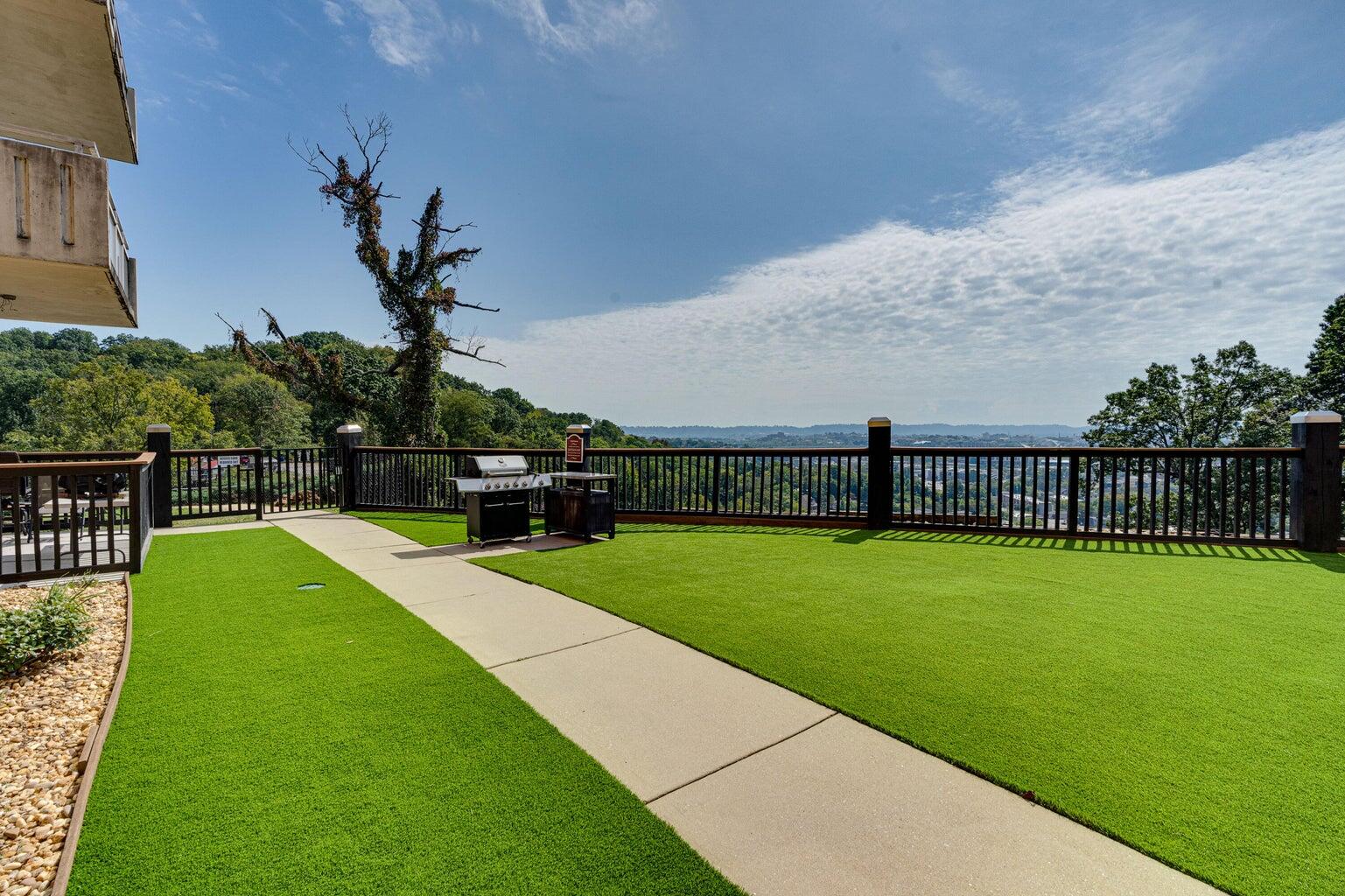 1131 Stringers Ridge Road, Unit 3J Chattanooga, TN 37405 - Photo 25 of 29 Pinnacle Grill area