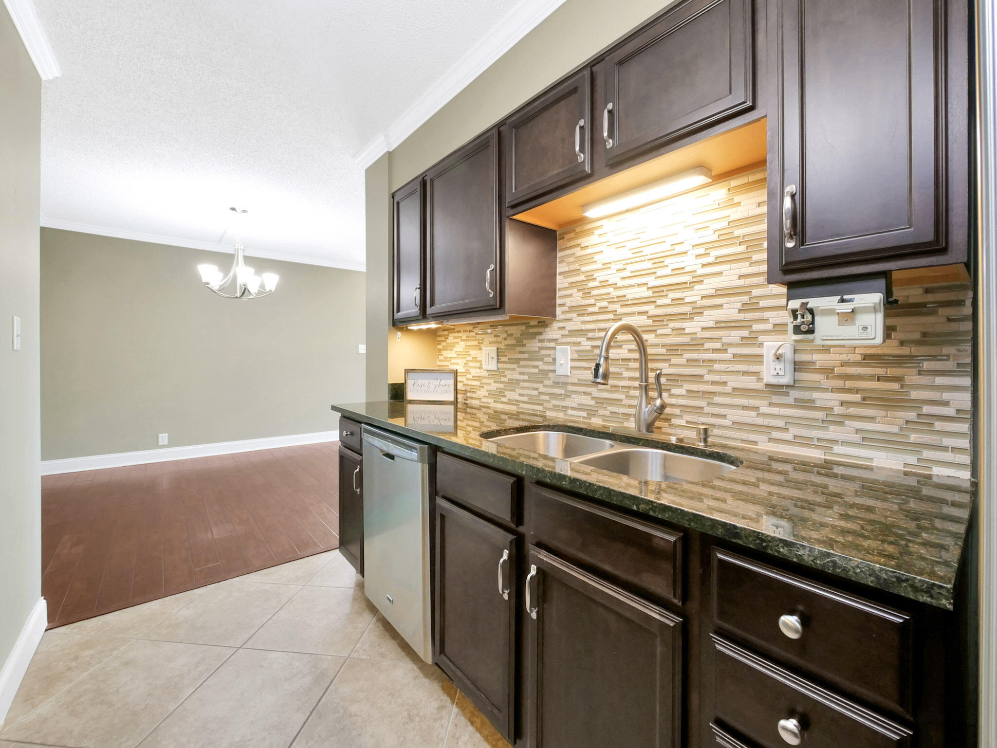 1131 Stringers Ridge Road, Unit 3J Chattanooga, TN 37405 - Photo 5 of 29 3J Pinnacle Kitchen 4