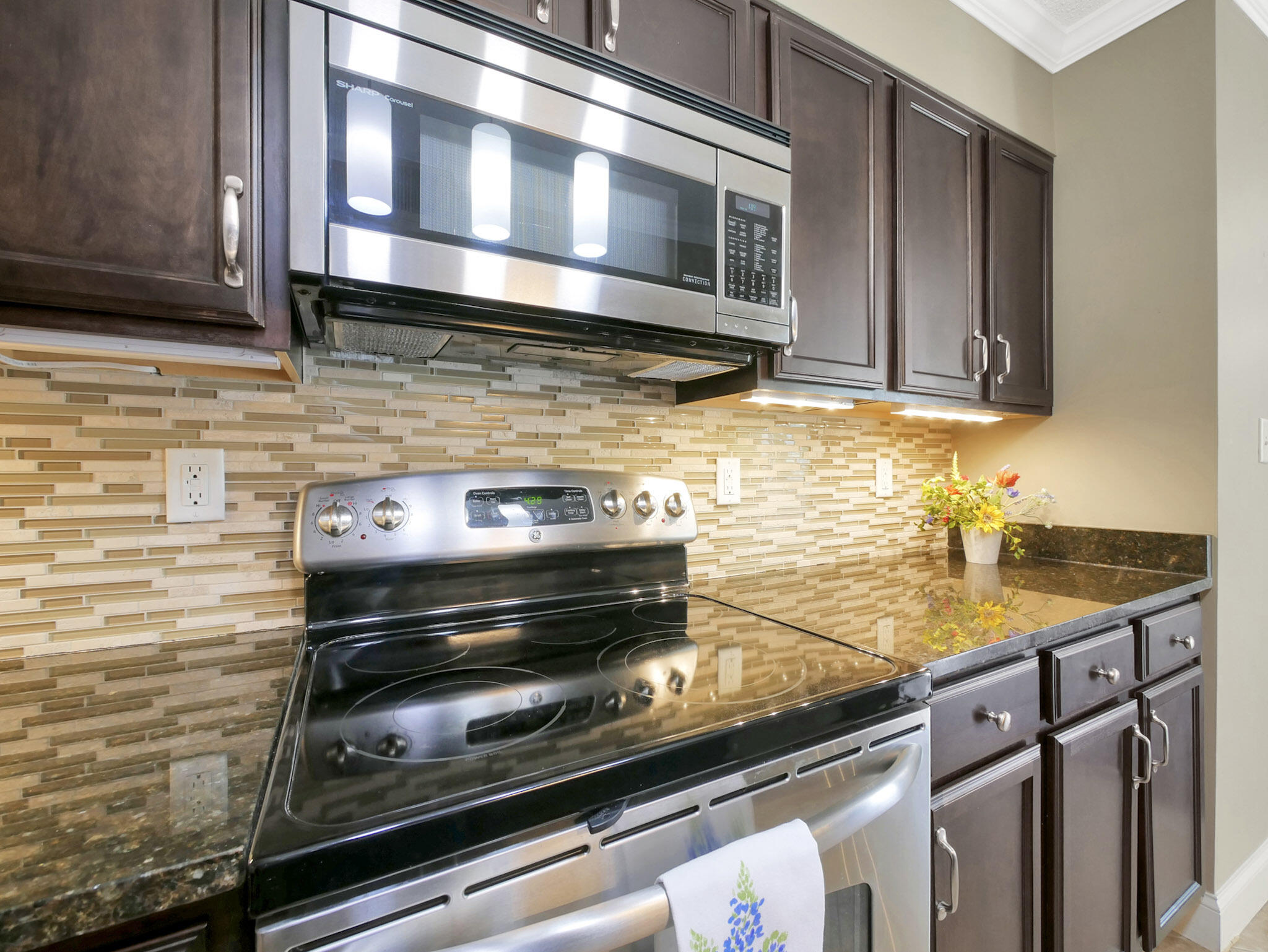 1131 Stringers Ridge Road, Unit 3J Chattanooga, TN 37405 - Photo 8 of 29 Kitchen 5