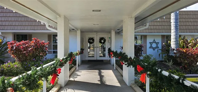 $2,200 | 2009 Riverbluff Parkway, Unit V334, Sarasota, FL 34231