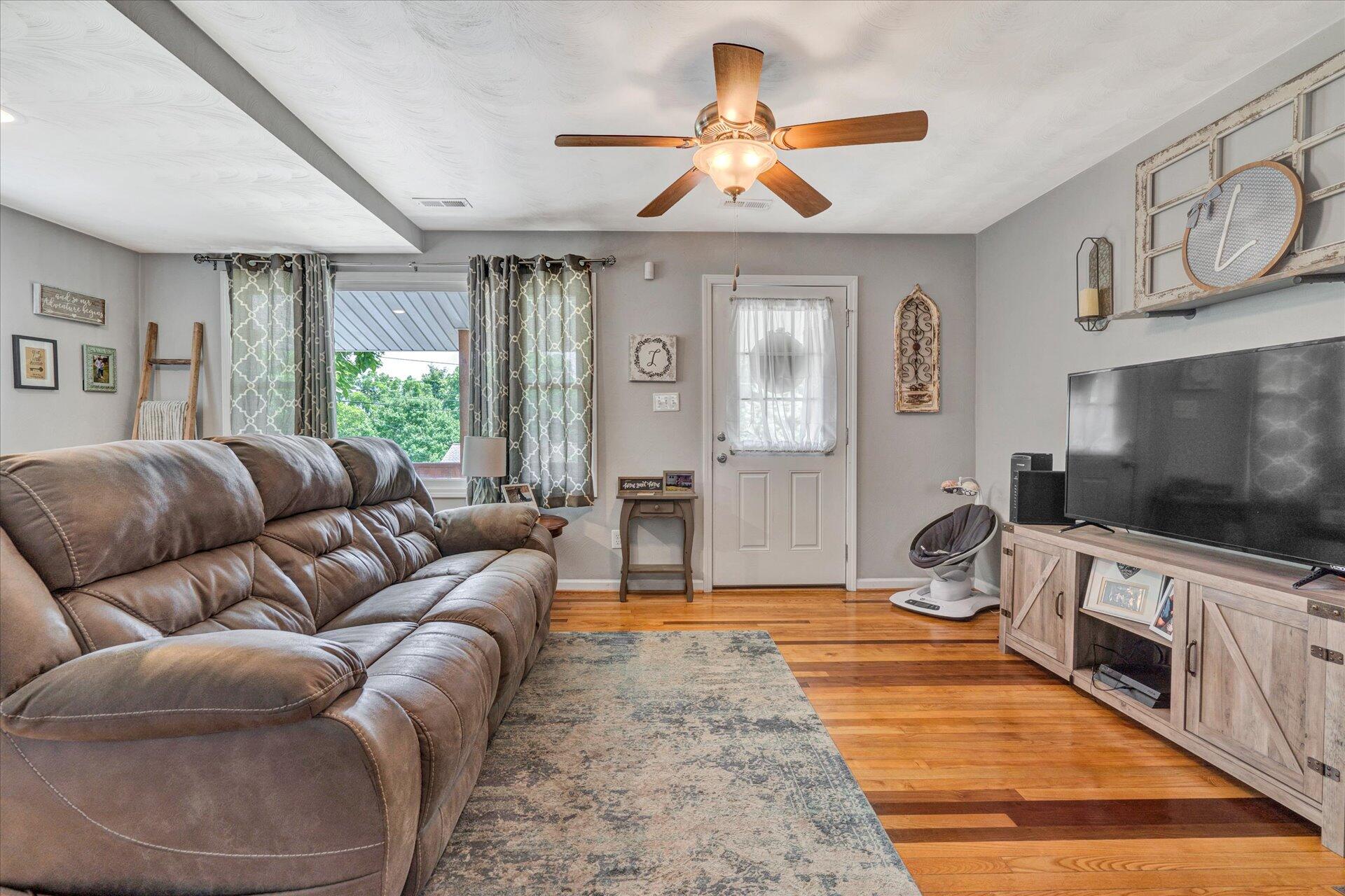 2412 Shull Road Northeast Roanoke, VA 24012 - Photo 4 of 20 L3