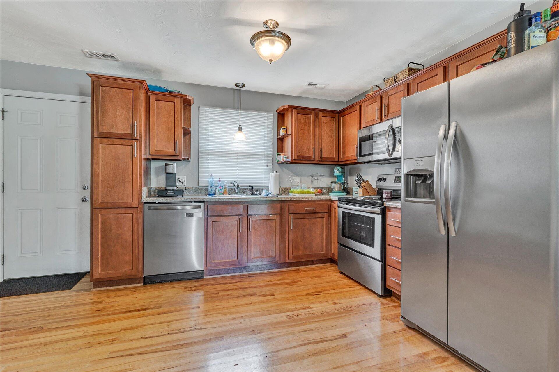 2412 Shull Road Northeast Roanoke, VA 24012 - Photo 6 of 20 L5