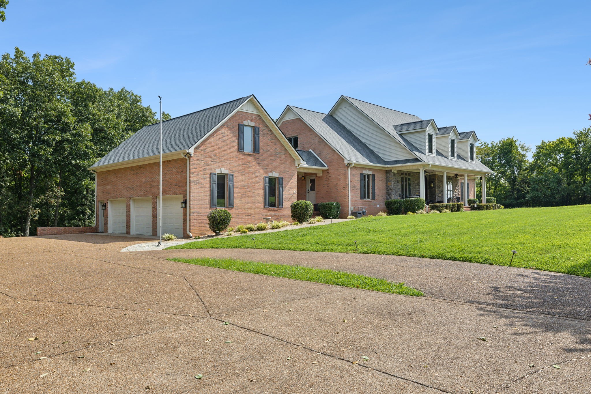 1208 Davidson Lane Columbia, TN 38401 - Photo 11 of 85 a front view of house with yard and green space