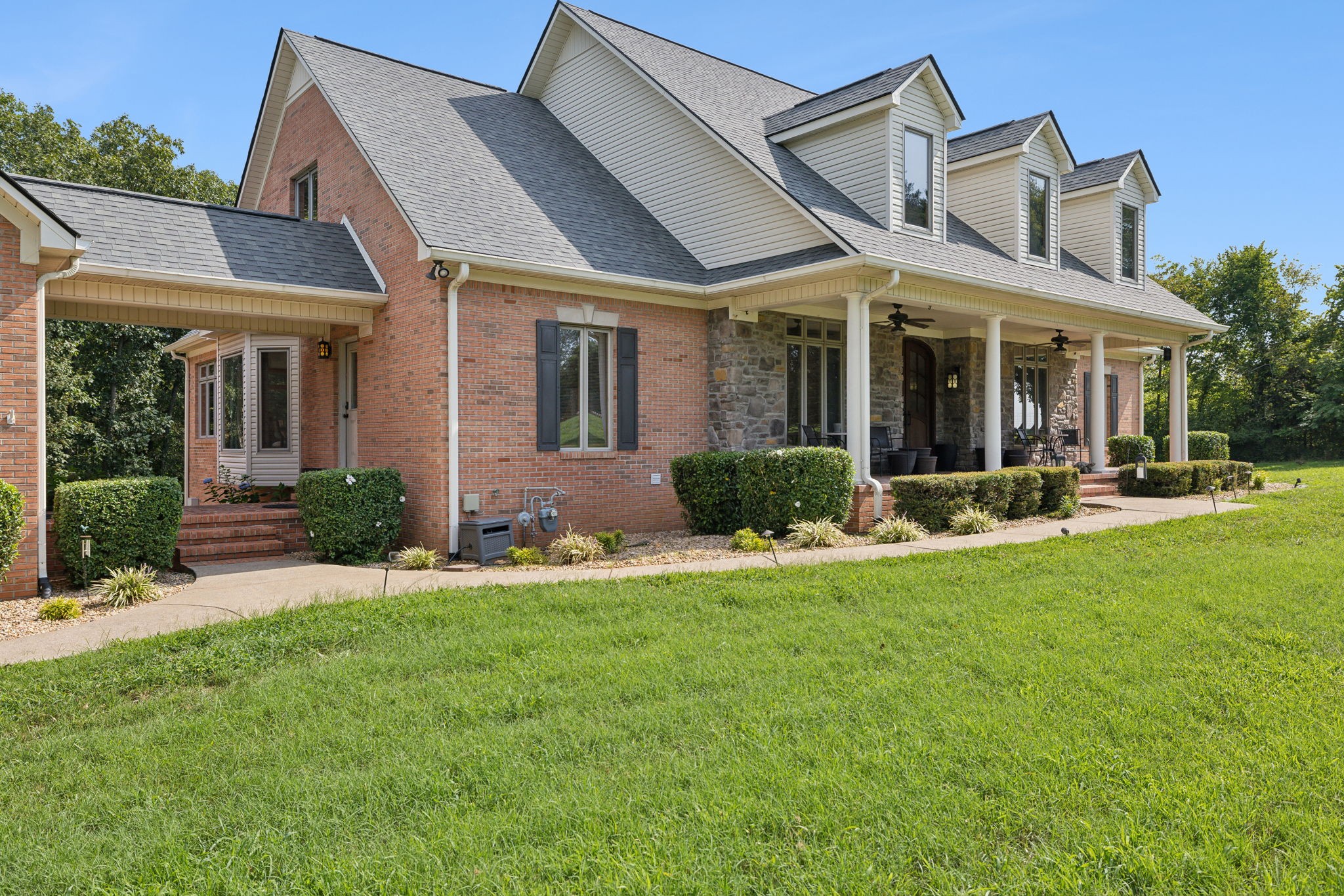 1208 Davidson Lane Columbia, TN 38401 - Photo 2 of 85 front view of a house with a yard