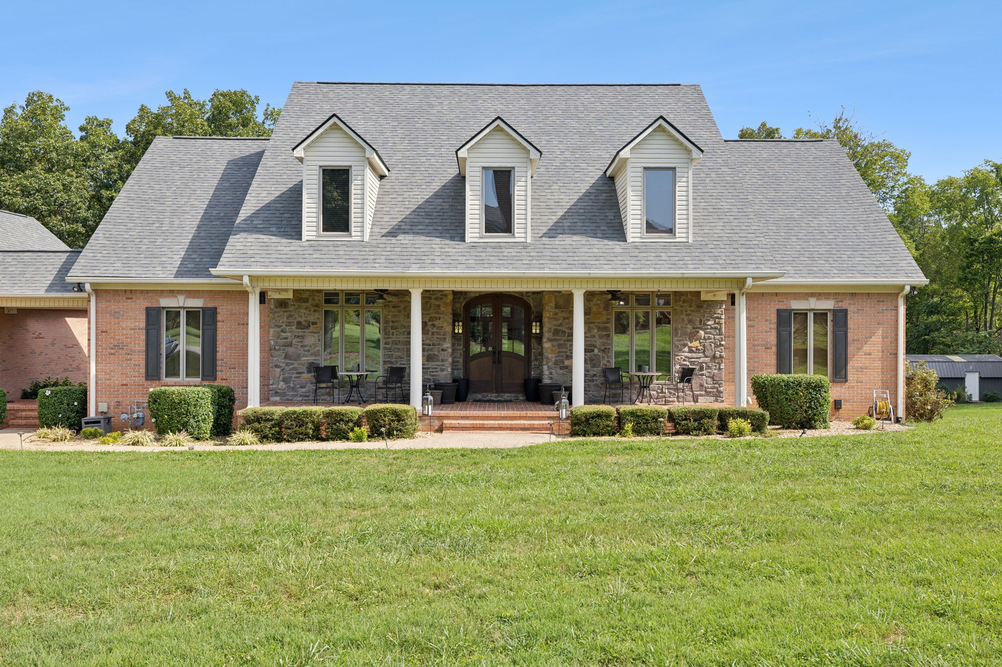 1208 Davidson Lane Columbia, TN 38401 - Photo 7 of 85 front view of a house with a yard