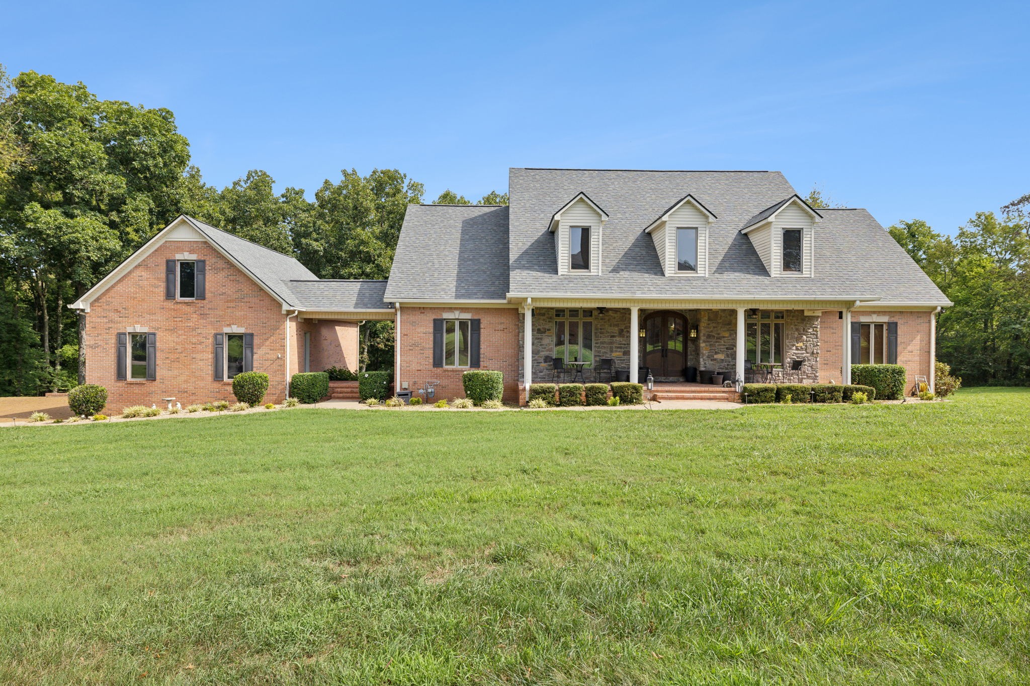 1208 Davidson Lane Columbia, TN 38401 - Photo 9 of 85 a front view of a house with a garden