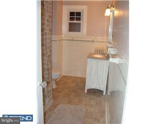 6610 Morris Park Road Philadelphia, PA 19151 - Photo 4 of 12 Bathroom