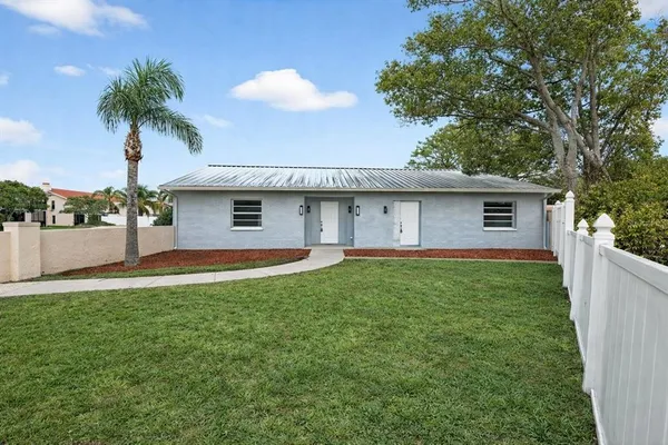 a view of a house with a backyard