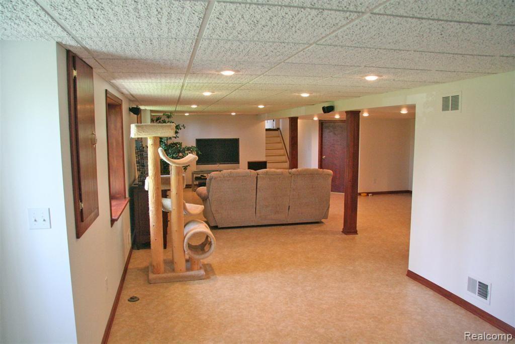 4126 Nearbrook Road Bloomfield Hills, MI 48302 - Photo 12 of 18 12 Walkout Great Room