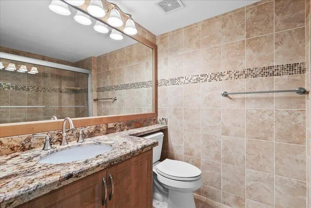 $2,000 | 4734 Lucerne Lakes Boulevard East, Unit 302, Lake Worth, FL 33467