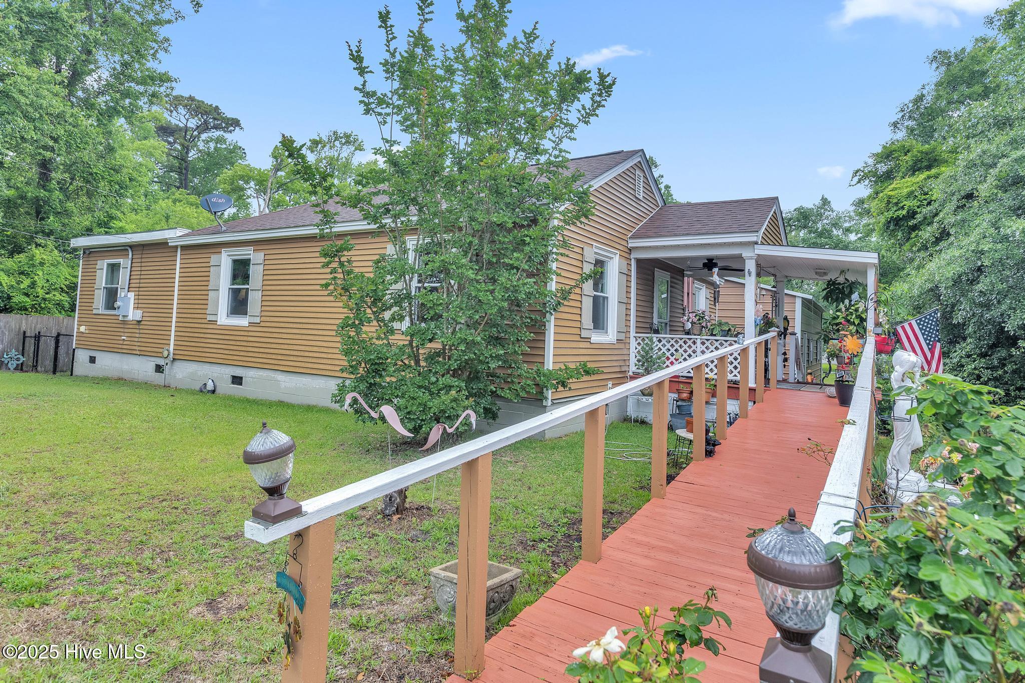 2601 Mayberry Loop Road Morehead City, NC 28557 - Photo 2 of 39 IMG_0873
