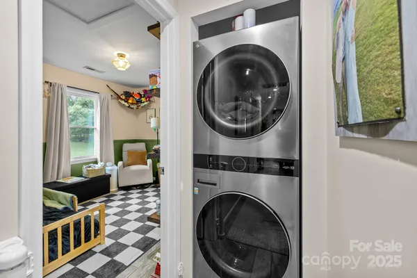 a view of a bedroom with washer and dryer