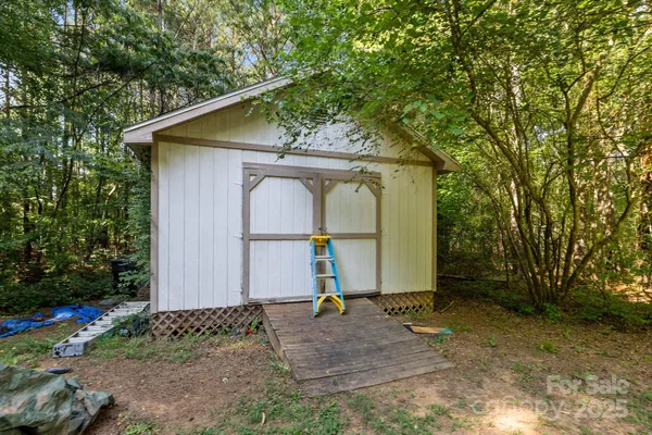 a view of backyard
