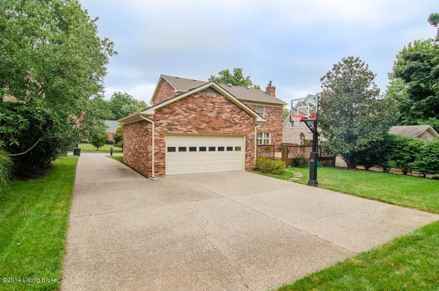 804 Foxgate Road Louisville, KY 40223 - Photo 37 of 38 Foxgate-view to rear