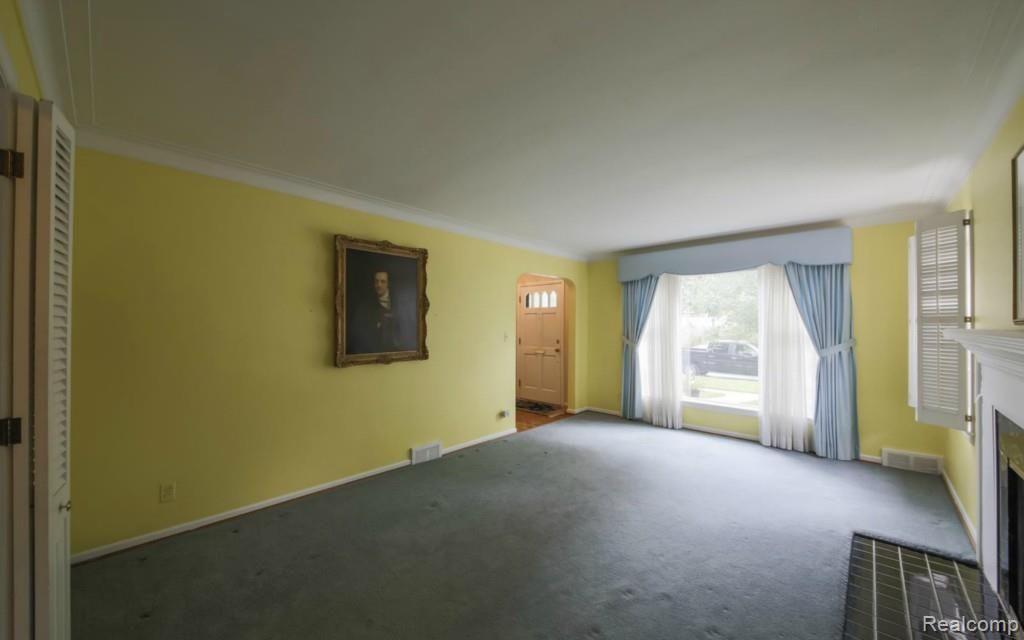 1652 Littlestone Road Grosse Pointe, MI 48236 - Photo 6 of 26 6-photo-web-1680x1050-111349.jpg