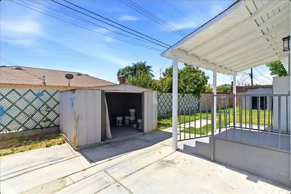 a view of a garage