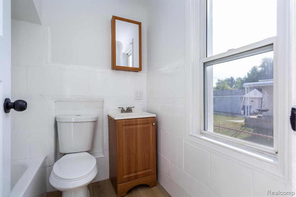 14930 East 10 Mile Road Eastpointe, MI 48021 - Photo 13 of 22
