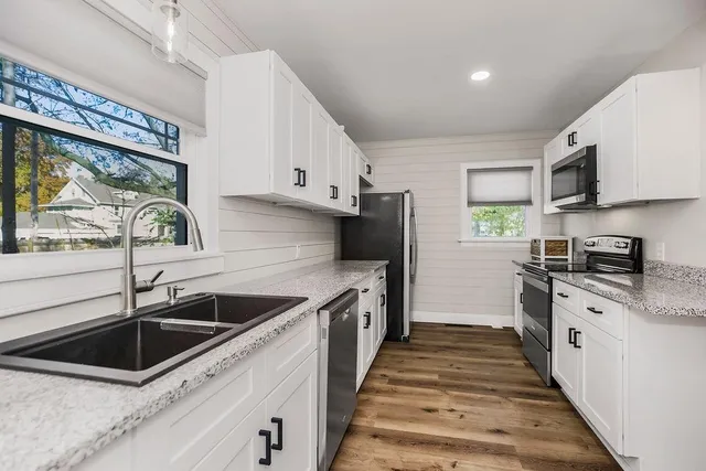 $375,000 | 1705 Southwest Walnut Street, Blue Springs, MO 64015