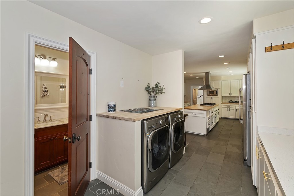 28411 North Shore Road Lake Arrowhead, CA 92352 - Photo 42 of 66 Laundry
