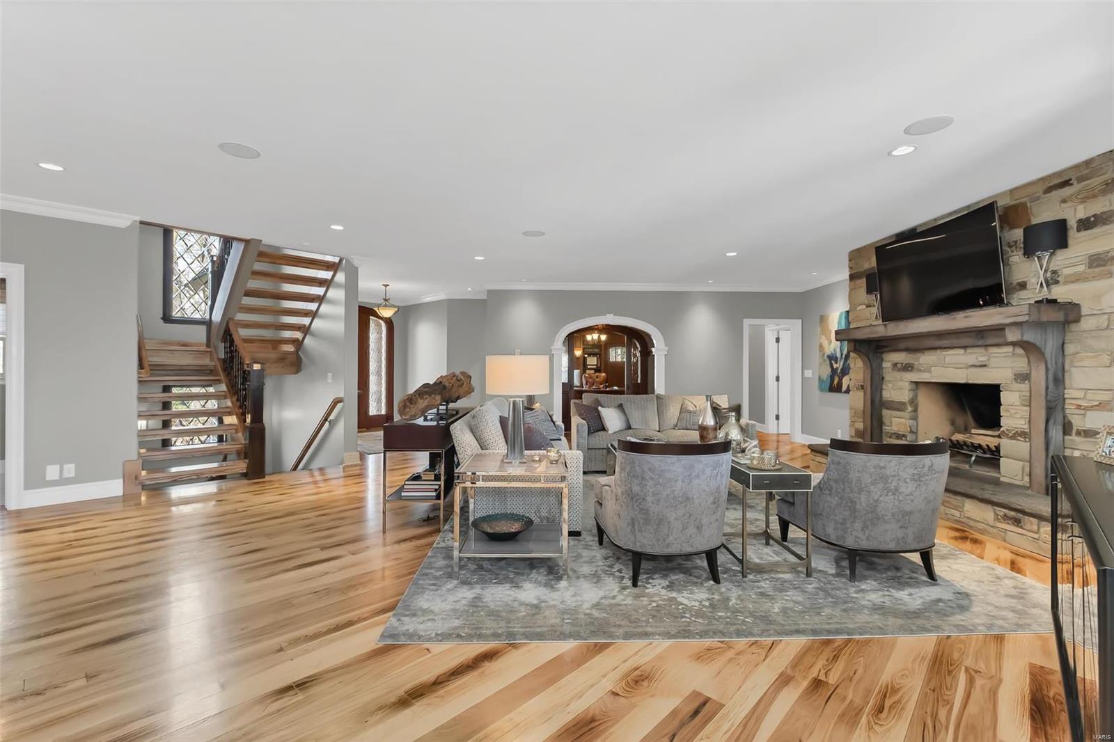 6 Rutherford Lane Town and Country, MO 63131 - Photo 6 of 58 Gallery Image 6