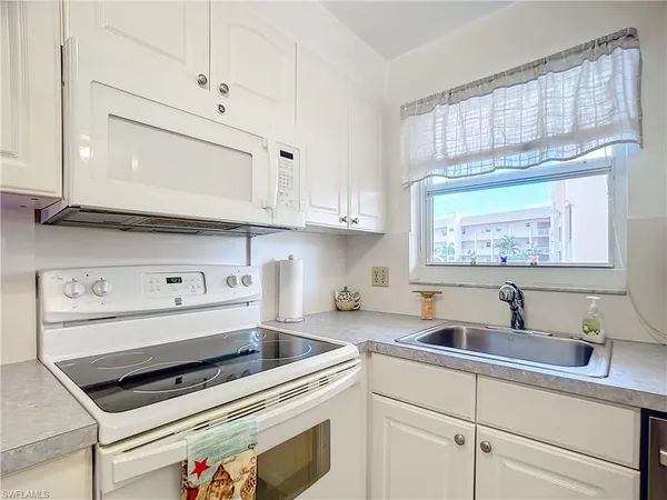 $1,295 | 180 Turtle Lake Court, Unit 103, Naples, FL 34105