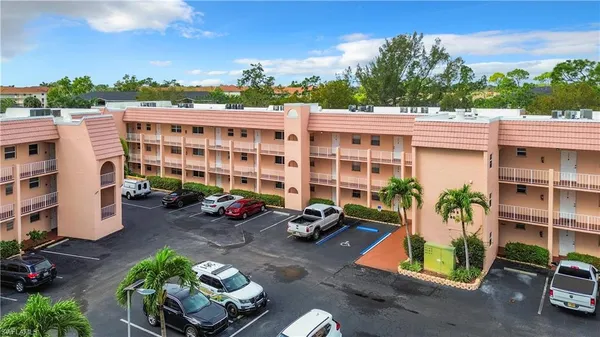 $1,295 | 180 Turtle Lake Court, Unit 103, Naples, FL 34105