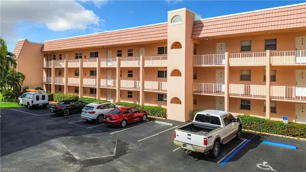 $1,295 | 180 Turtle Lake Court, Unit 103, Naples, FL 34105