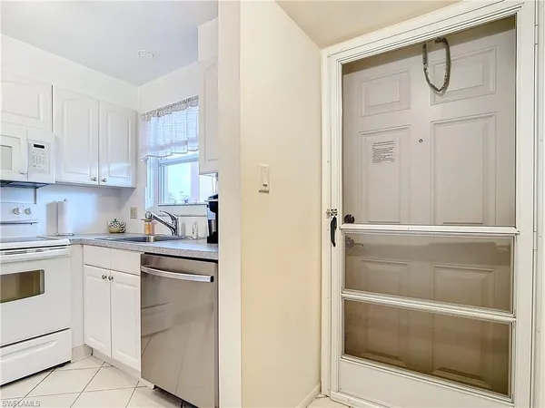 $1,295 | 180 Turtle Lake Court, Unit 103, Naples, FL 34105