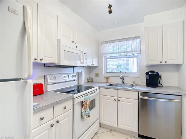$1,295 | 180 Turtle Lake Court, Unit 103, Naples, FL 34105