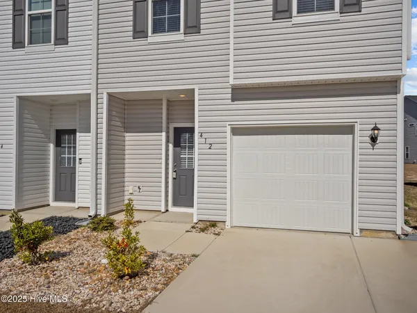 $1,695 | 412 Blockade Shoal Lane, Jacksonville, NC 28546