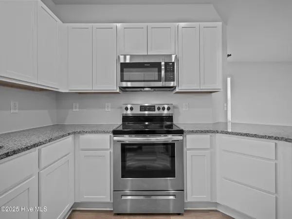 $1,695 | 412 Blockade Shoal Lane, Jacksonville, NC 28546