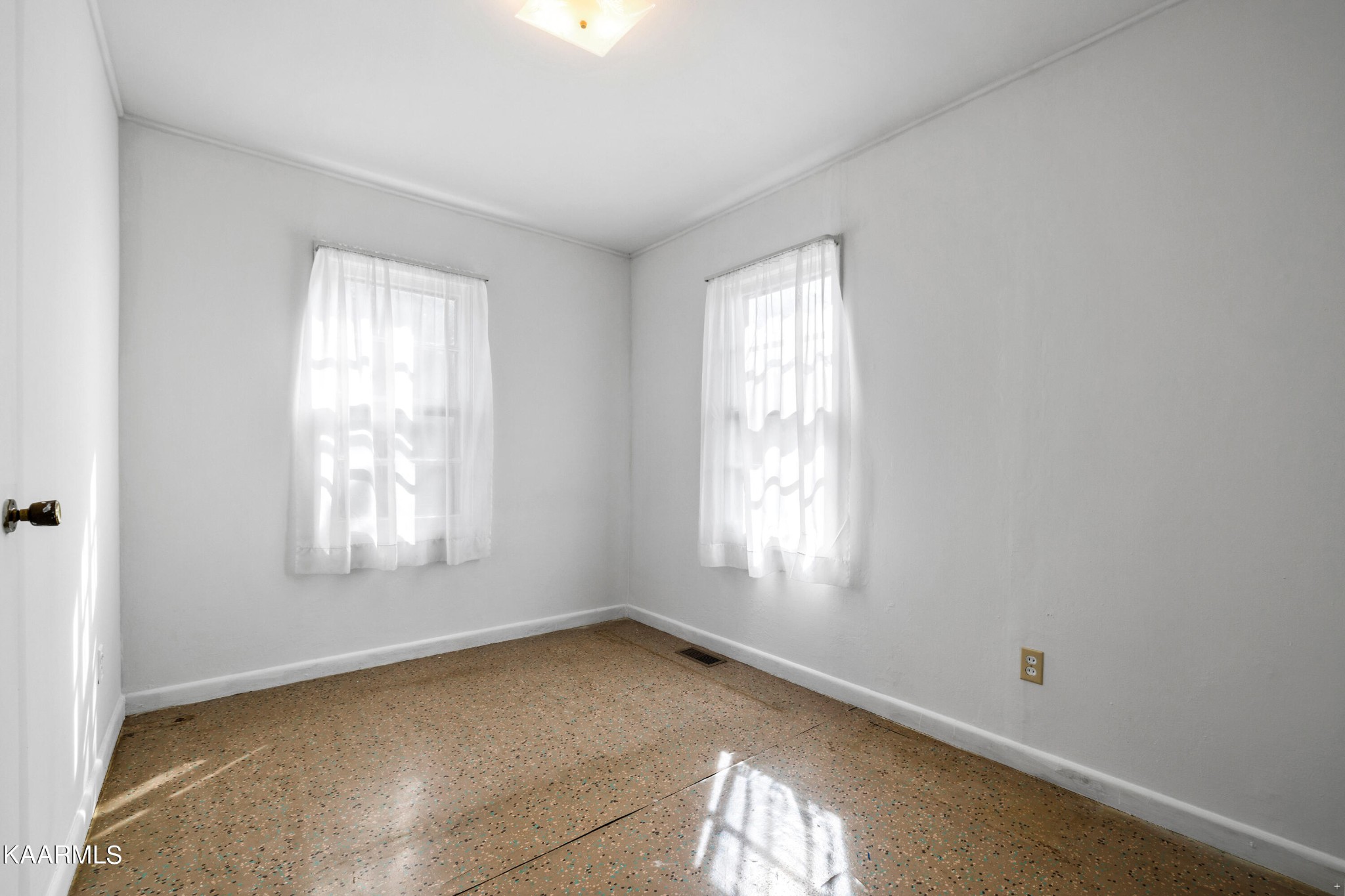 6701 Cate Road Powell, TN 37849 - Photo 13 of 18 an empty room with a window