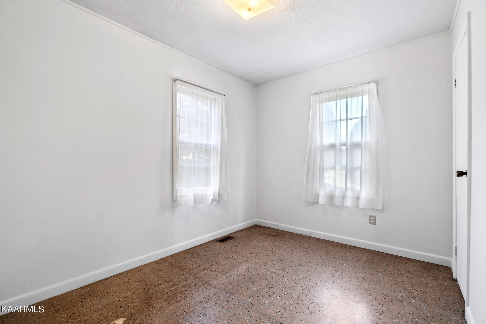 6701 Cate Road Powell, TN 37849 - Photo 16 of 18 an empty room with a window