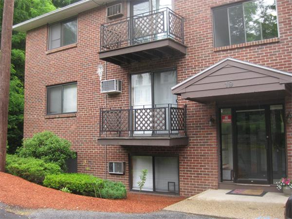 19 Maple Street, Unit 2 Amesbury, MA 01913 - Photo 2 of 12