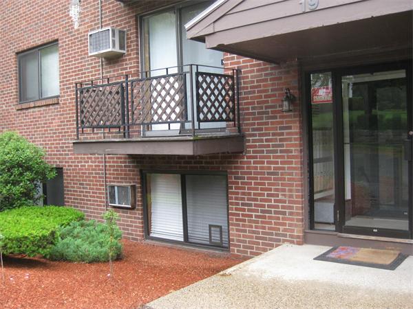 19 Maple Street, Unit 2 Amesbury, MA 01913 - Photo 3 of 12