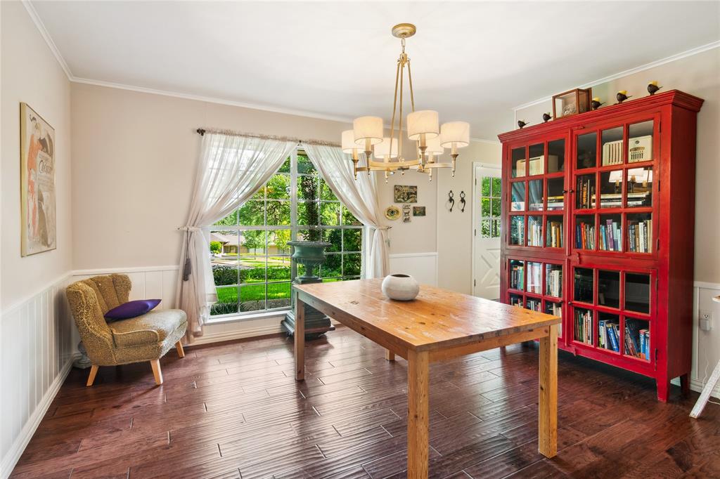 4104 Evergreen Drive Waco, TX 76708 - Photo 13 of 36 a view of a livingroom with furniture window and wooden floor
