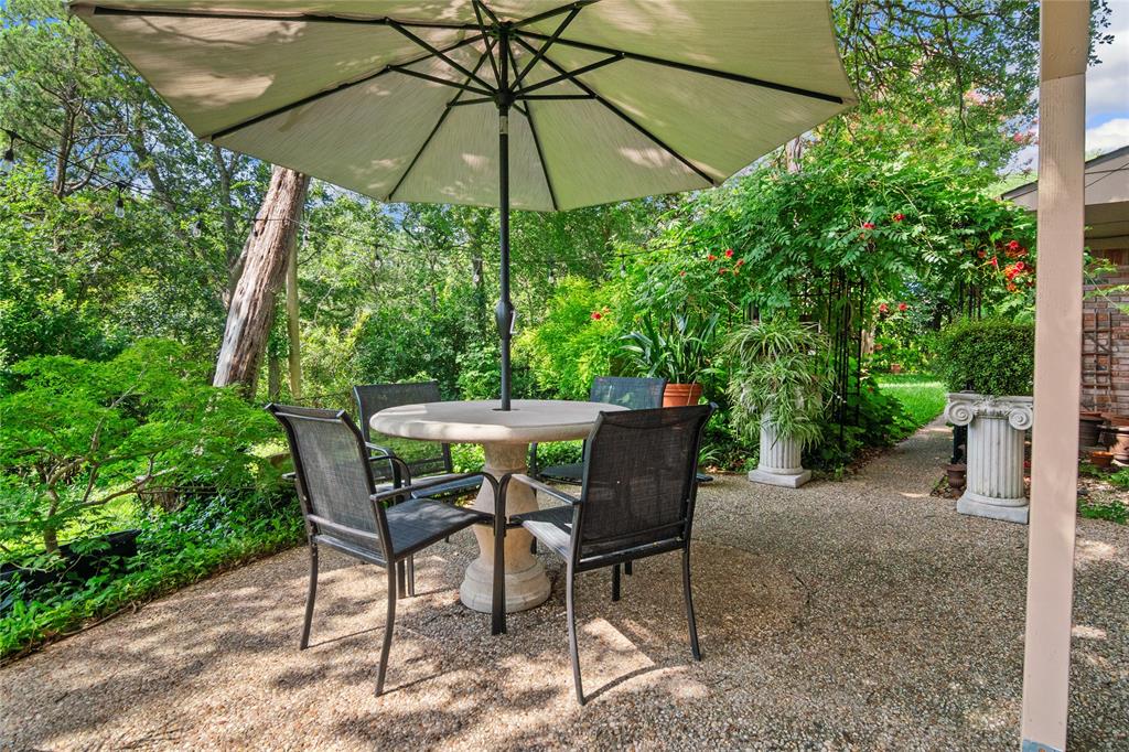 4104 Evergreen Drive Waco, TX 76708 - Photo 29 of 36 a patio with a patio table and chairs