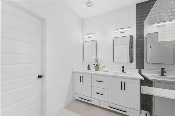$2,800 | 514 Melbourne Street, Unit A, Houston, TX 77022