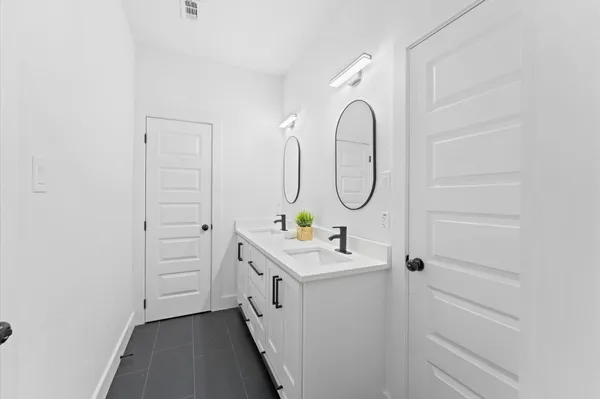 $2,800 | 514 Melbourne Street, Unit A, Houston, TX 77022