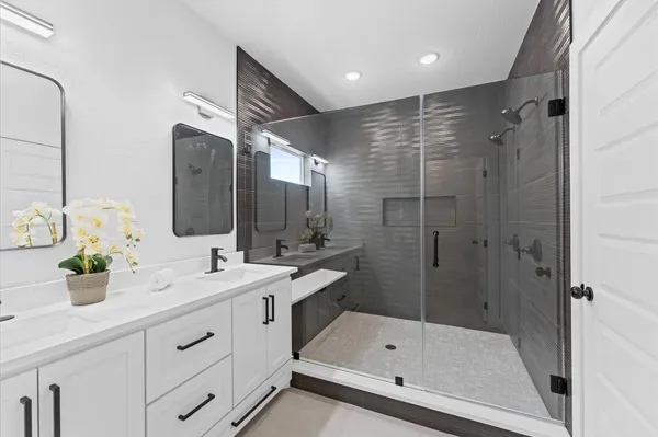 $2,800 | 514 Melbourne Street, Unit A, Houston, TX 77022