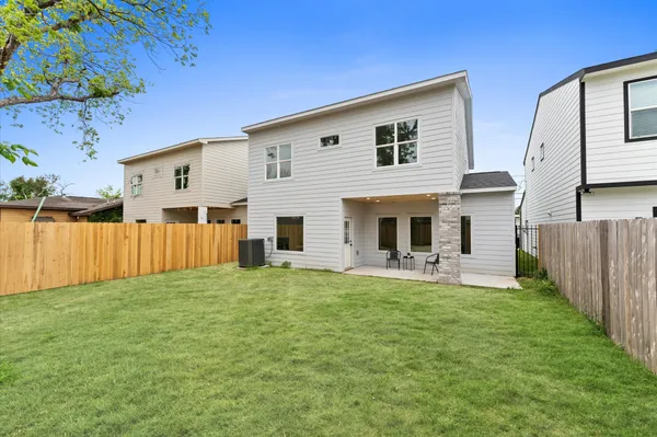 $2,800 | 514 Melbourne Street, Unit A, Houston, TX 77022