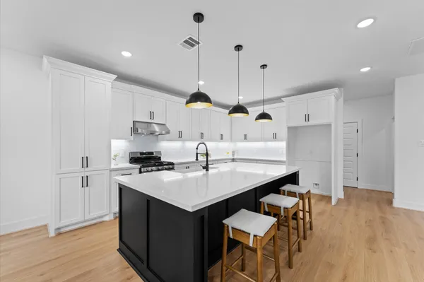 $2,800 | 514 Melbourne Street, Unit A, Houston, TX 77022