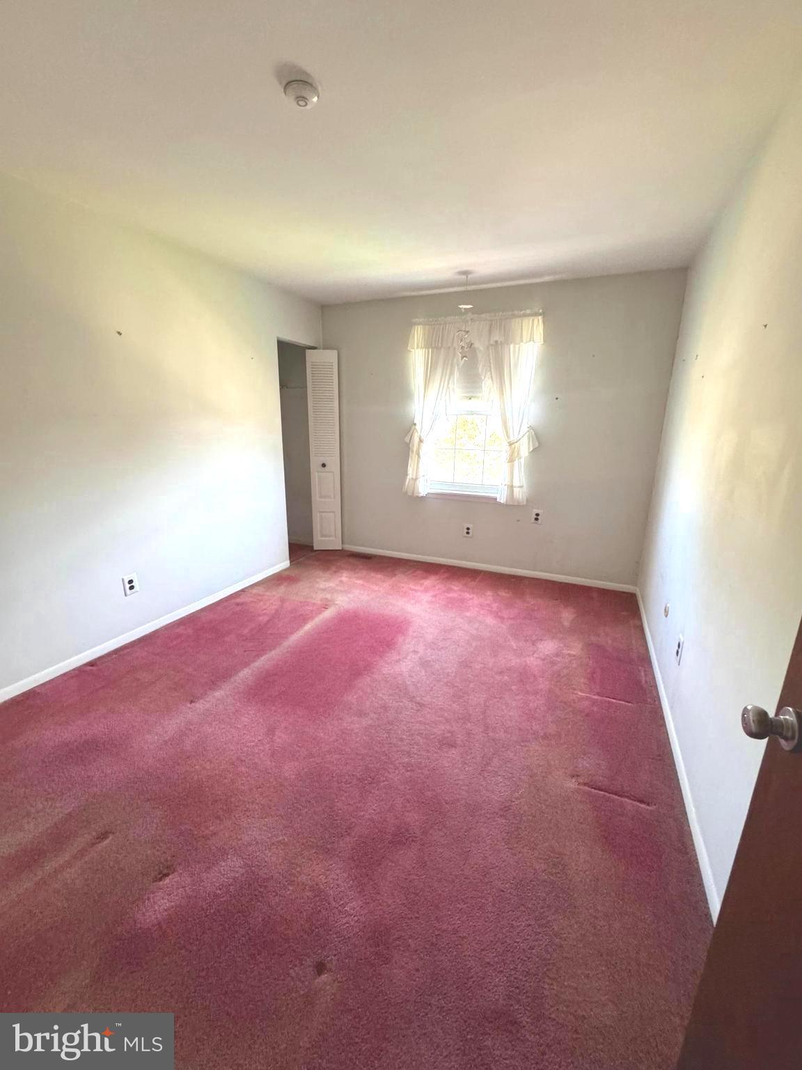 4741 River Road Pennsauken, NJ 08110 - Photo 22 of 26 an empty room with a window