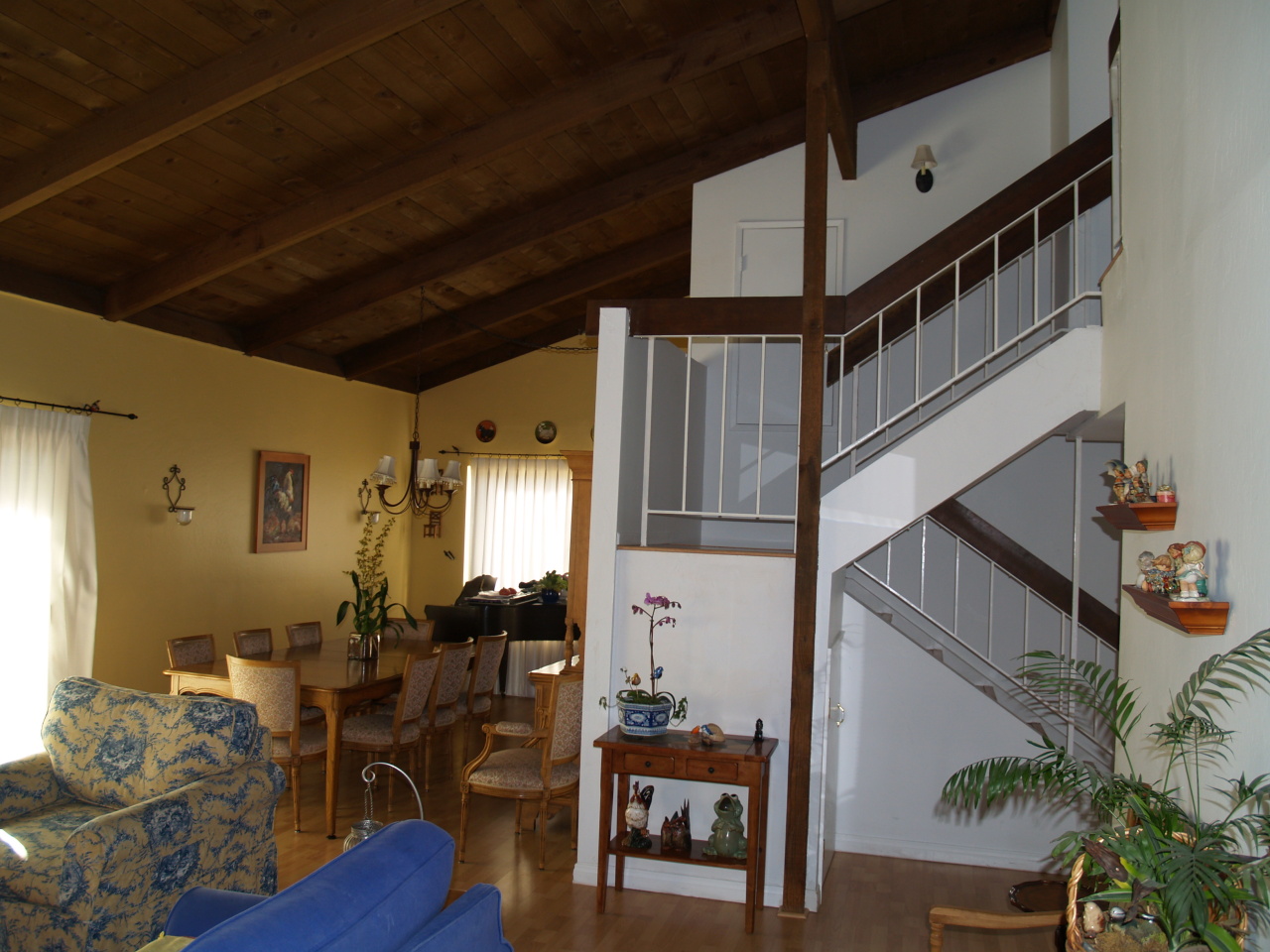 25 North San Marcos Road, Unit B Santa Barbara, CA 93111 - Photo 2 of 19 Soaring ceilings in living/dining rooms
