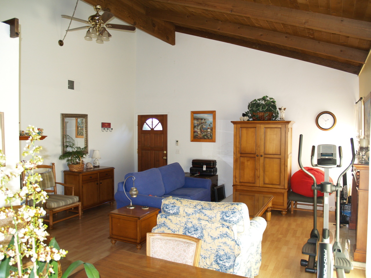 25 North San Marcos Road, Unit B Santa Barbara, CA 93111 - Photo 4 of 19 Living room